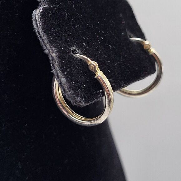 Dainty Sterling Silver Hoop Earrings Signed 925 .6in dia - Picture 3 of 4